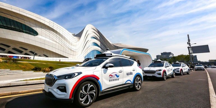 Первое беспилотное такси начало работать в Пекине