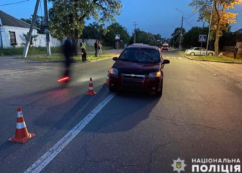 В Николаеве под колеса авто угодил 17-летний подросток – пострадавший в больнице