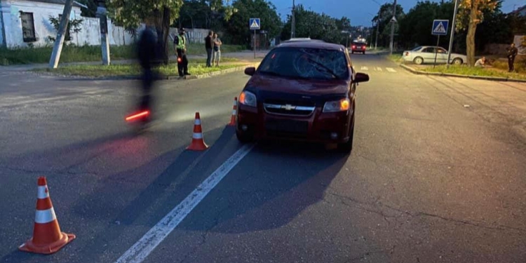 В Николаеве под колеса авто угодил 17-летний подросток – пострадавший в больнице