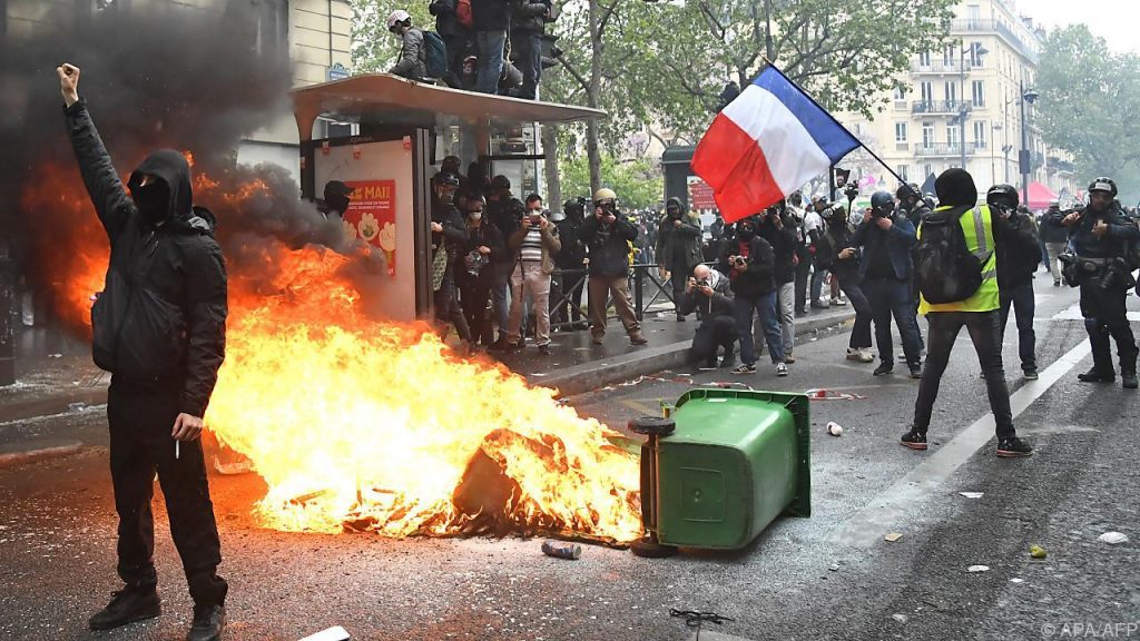 Первомайские демонстрации в Стамбуле, Париже и Берлине переросли в беспорядки 1
