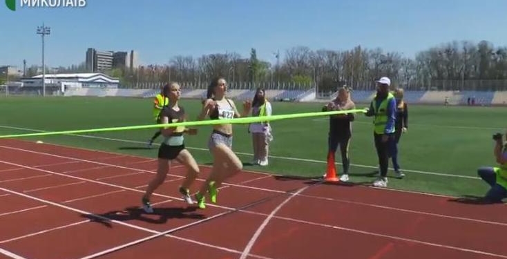 Около 100 легкоатлетов из 5 областей бежали «Николаевскую милю» (ВИДЕО)
