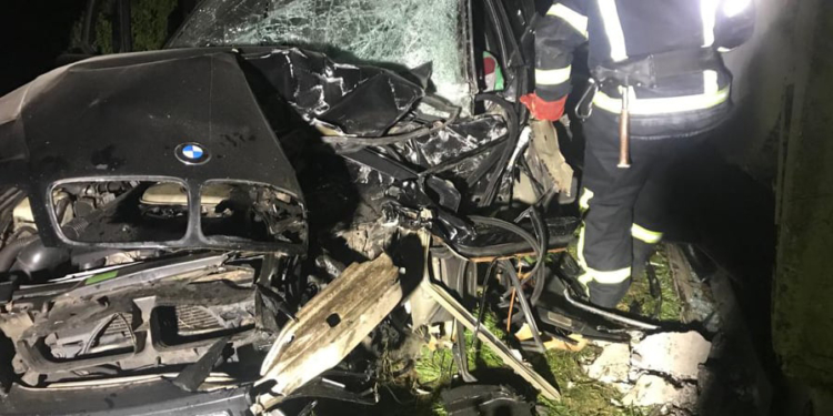 Вечернее ДТП на Николаевщине: машина – в хлам, трое пострадавших (ФОТО)