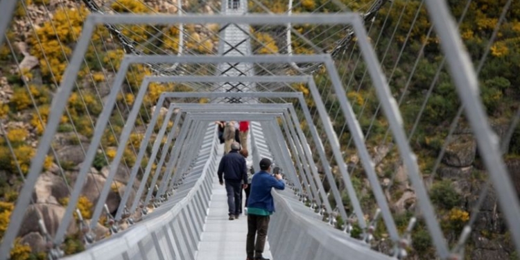 Самый длинный подвесной мост в мире построили в Португалии (ФОТО, ВИДЕО)