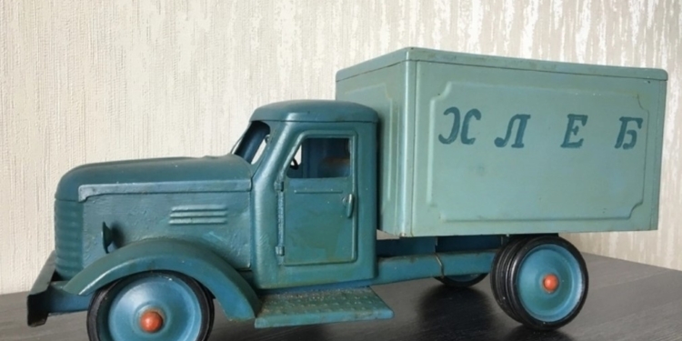 В Украине продали игрушечную модель грузовика по цене настоящего авто