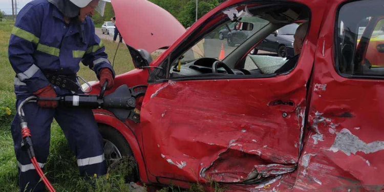 На Николаевщине спасатели деблокировали водителя, попавшего в ДТП (ФОТО)