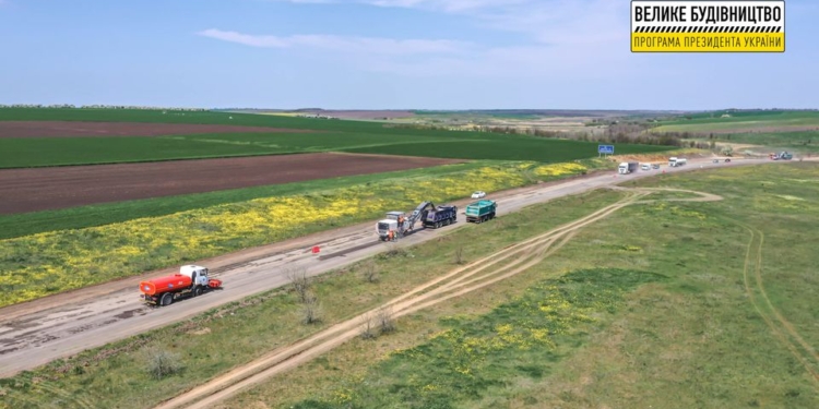 Програма Президента “Велике Будівництво” в дії. Розпочато ремонт нової ділянки траси Н-14 на Миколаєвщині (ФОТО)