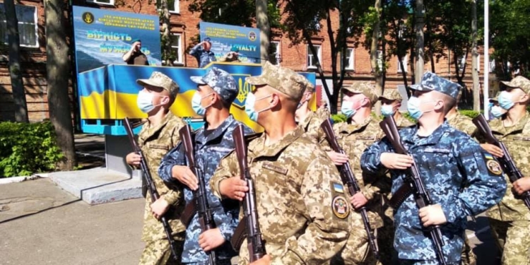 В Николаеве на верность украинскому народу присягнули более 165 матросов-«срочников» (ФОТО)