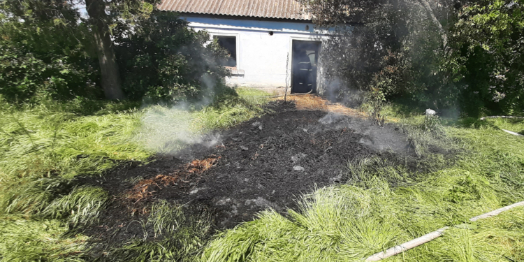 В Баштанском районе сгорело неэксплуатируемое жилое здание с 1,5 тоннами соломы (ФОТО)