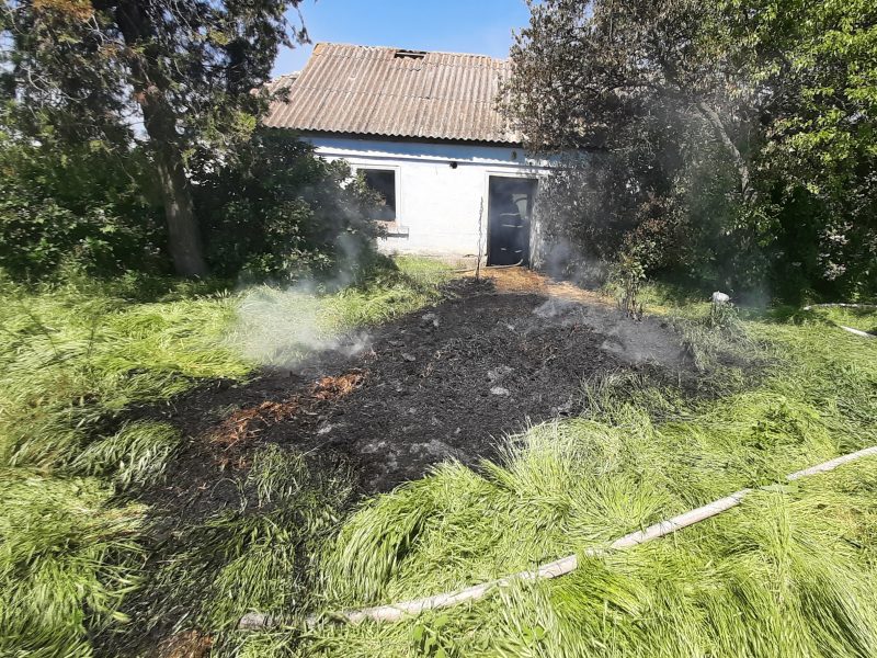 В Баштанском районе сгорело неэксплуатируемое жилое здание с 1,5 тоннами соломы (ФОТО)