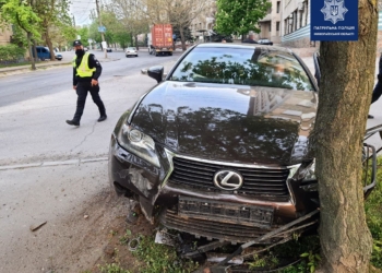 В Николаеве патрульные задержали пьяного водителя на «Лексусе» – ехал против движения и совершил ДТП (ФОТО)