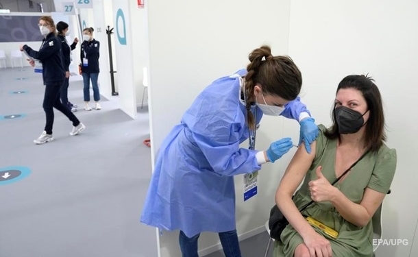 Польша будет вакцинировать украинских заробитчан – названа и вакцина