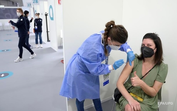 Польша будет вакцинировать украинских заробитчан - названа и вакцина 1