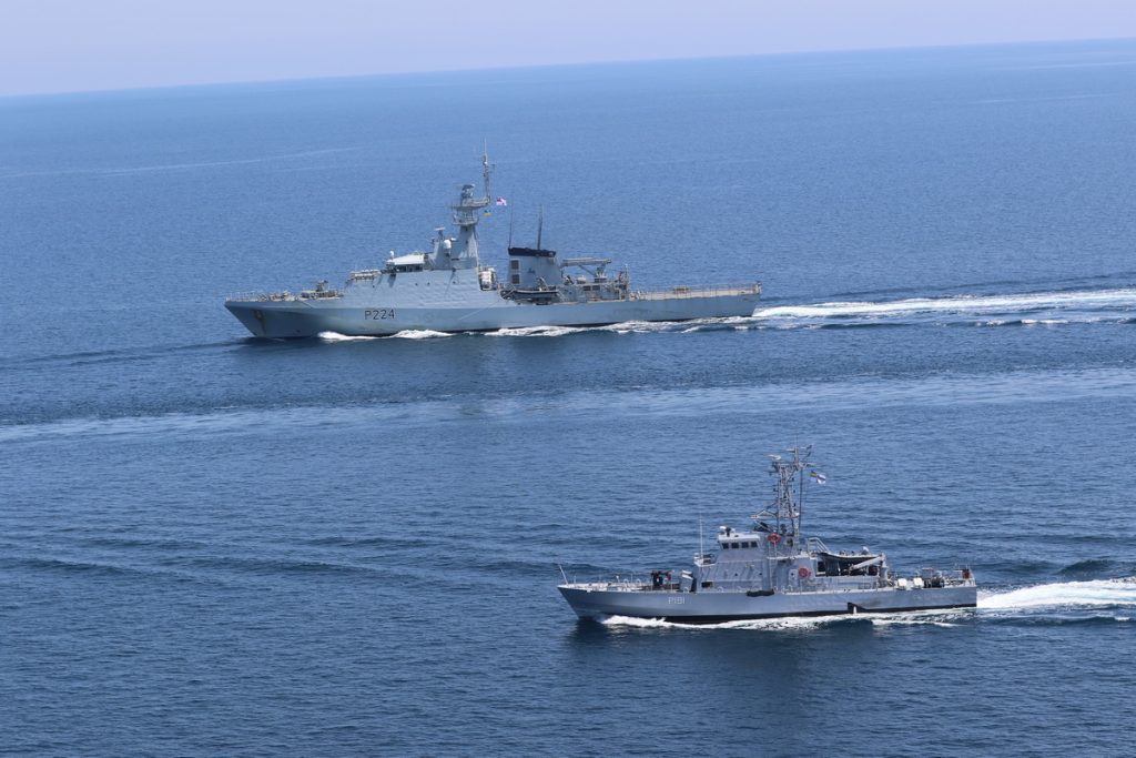 В Черном море ВМС Украины и Великобритании провели совместную тренировку типа PASSEX - за ходом тренировок следили россияне (ФОТО, ВИДЕО) 5