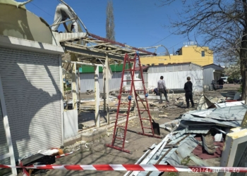 У вещевого рынка на «треугольнике» у автовокзала в Николаеве сносят незаконно установленные киоски (ФОТО)