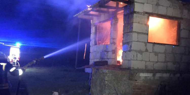 В Николаеве за сутки дважды тушили заброшенные постройки (ФОТО)