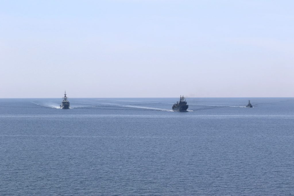 В Черном море ВМС Украины и Великобритании провели совместную тренировку типа PASSEX - за ходом тренировок следили россияне (ФОТО, ВИДЕО) 9