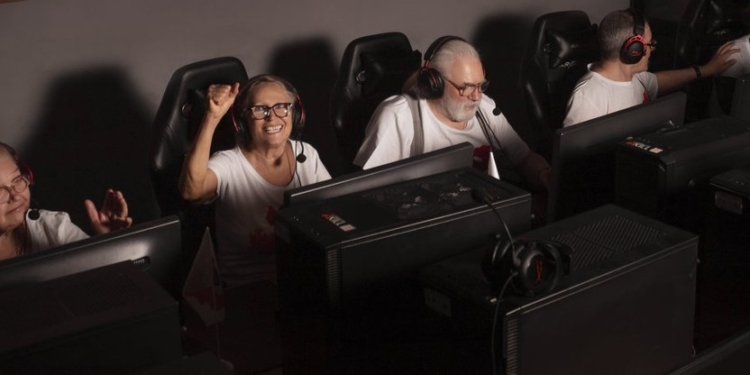 Одесские пенсионеры поставили рекорд по игре в Counter-Strike