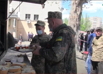 Концертом и солдатской кашей отметили День победы в Николаеве у “Юности” (ФОТО, ВИДЕО)