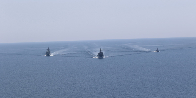 В Черном море ВМС Украины и Великобритании провели совместную тренировку типа PASSEX – за ходом тренировок следили россияне (ФОТО, ВИДЕО)