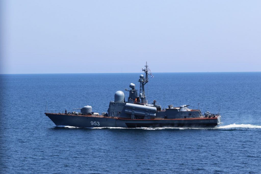 В Черном море ВМС Украины и Великобритании провели совместную тренировку типа PASSEX - за ходом тренировок следили россияне (ФОТО, ВИДЕО) 15
