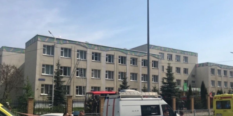 В Казани неизвестные открыли стрельбу, слышны взрывы. Минимум 9 погибших (ФОТО, ВИДЕО)