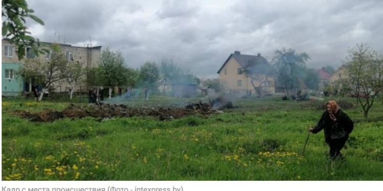 В Беларуси разбился военный самолет – упал на жилой район в Барановичах (ФОТО, ВИДЕО)