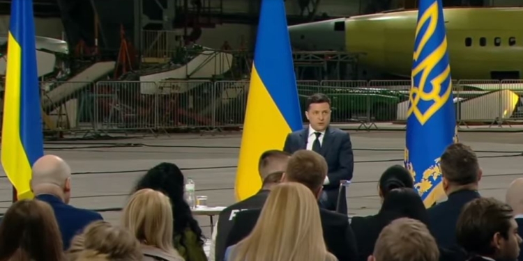 Зеленский: Я строю страну без олигархов, где все равны и все платят налоги (ВИДЕО)