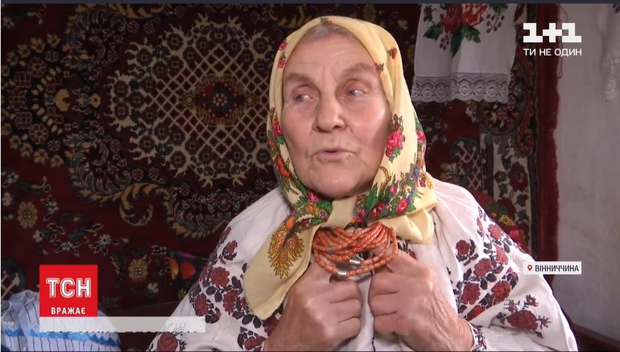 82-летняя украинка стала звездой TikTok - внучка помогла (ВИДЕО) 1