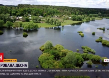 Зачарована Десна. Разлив реки раньше – норма, теперь – чудо, на которое свозят туристов (ВИДЕО)