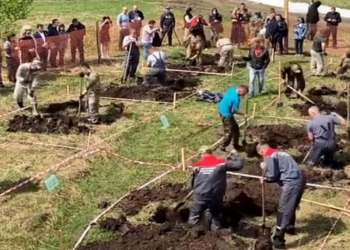 В России провели соревнования по скоростному копанию могил (ВИДЕО)