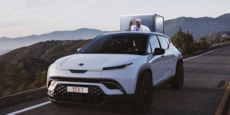 У Папы Римского будет теперь не просто папамобиль, а электро-папамобиль (ФОТО)