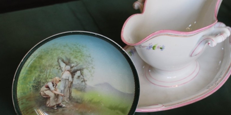 Краеведческий музей Николаева выкупил у частного лица посуду от поставщика императорского дворца