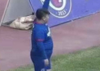 Китайский миллиардер купил футбольный клуб и обязал ставить в состав сына: парень весит 126 кг