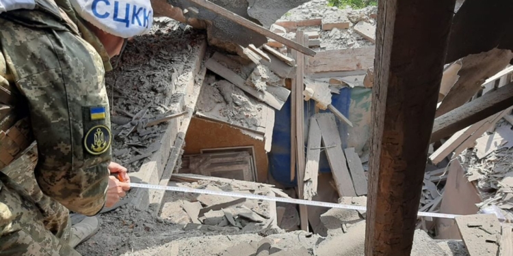 В Песках боевики обстреляли из миномета жилой дом, хозяин выжил чудом