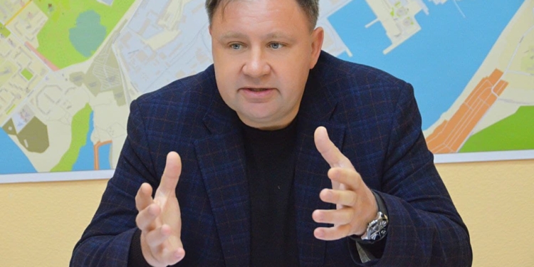 В Николаеве депутатский корпус превращают в английскую королеву, а незаконный исполком узурпирует власть, – В.Чайка (ФОТО, ВИДЕО)