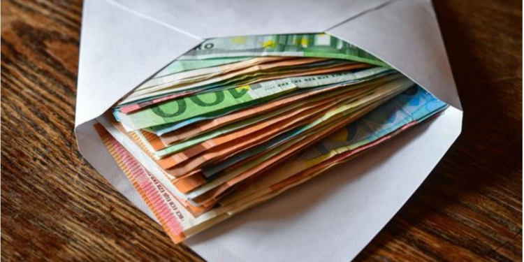 Подальше от грязных денег. В ЕС хотят запретить наличные расчеты свыше 10 тыс.