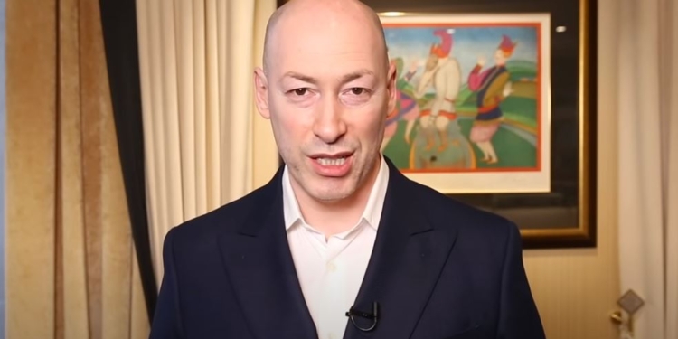 “Станет захватывающим зрелищем”. Гордон прокомментировал иск Порошенко о клевете (ВИДЕО)