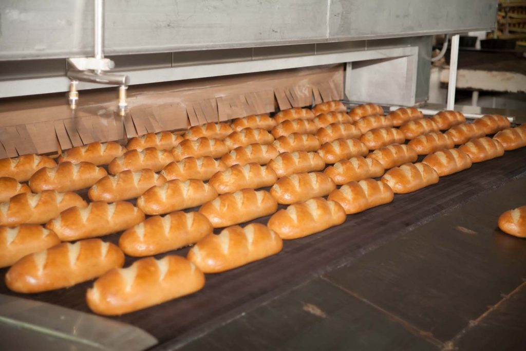 У Миколаєві безкоштовний хліб тепер можна отримати в більшій кількості пунктів і один раз на 2 дні 1