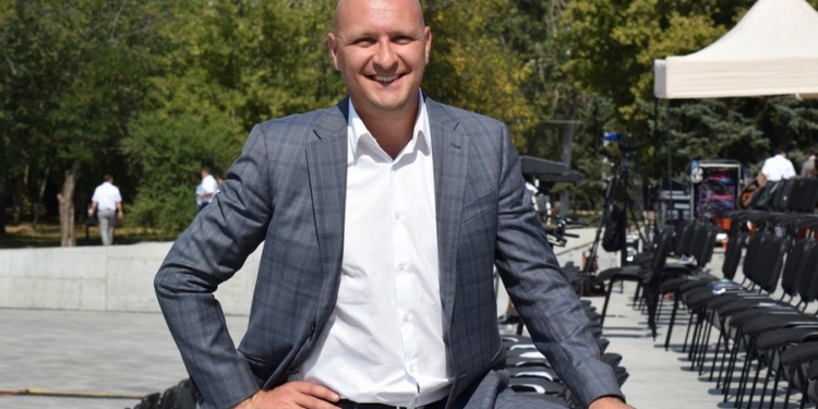 Декларация депутата Николаевского горсовета Николая Капацыны: коллекция картин, миллионы налички, новые дом и  Jaguar