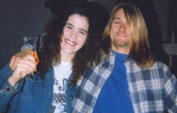 Шесть волосин Курта Кобейна продали на аукционе за $14 тысяч