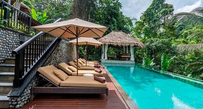 Чтобы поддержать туризм: Индонезия отправит тысячи госчиновников работать в отелях на Бали