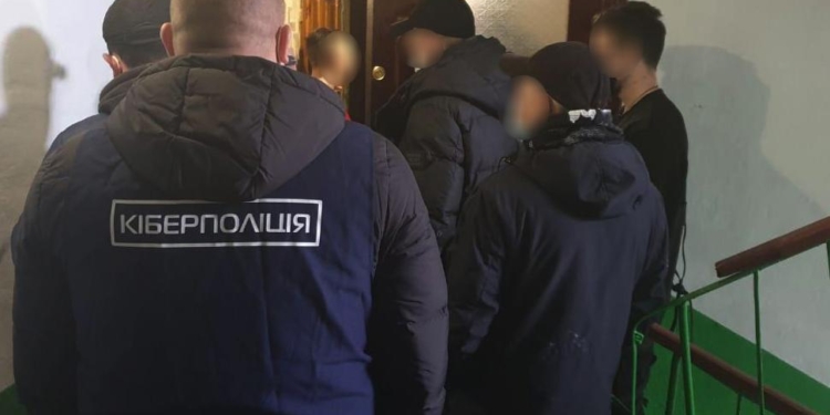 Юный мошенник из Первомайска “напарил” на своих фейковых интернет-магазинах более 30 человек