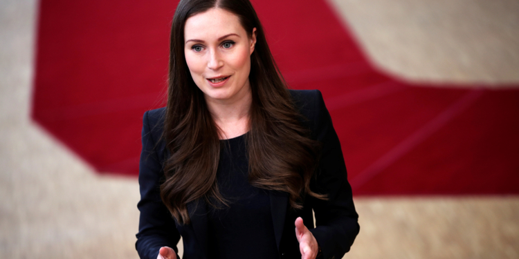 Под давлением СМИ премьер Финляндии пообещала отказаться от завтраков за счет государства