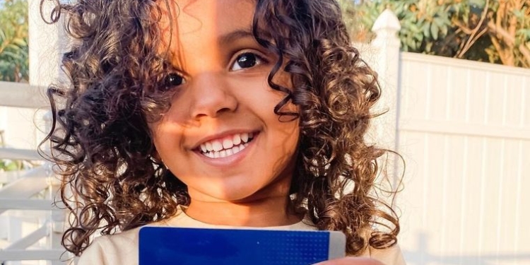 Двухлетнюю девочку пригласили в клуб для людей с высоким IQ