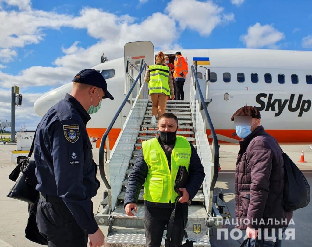 Вора-грузина, который отсидел в Вознесенской колонии 3 года, выдворили из страны (ФОТО) 6