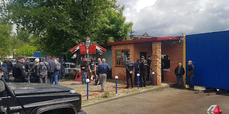 Спустя 5 дней после смерти директора Симченко Николаевский тепловозоремонтный завод заблокирован (ФОТО) Обновлено