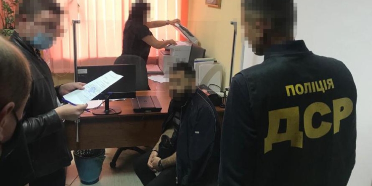 После санкций СНБО 10 “авторитетов” выдворили из страны (ФОТО)