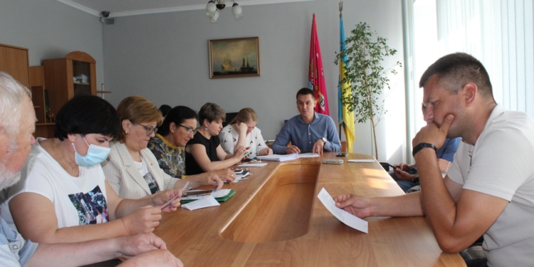 В Вознесенске с завтрашнего дня повысили плату за проезд в общественном транспорте до 7 грн., пенсионеры должны будут платить 3 грн. (ФОТО)