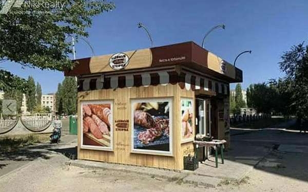 Приколы нашего городка: в Николаеве предприниматель, обязанный судом снести незаконный киоск, выставил его на продажу (ФОТО)