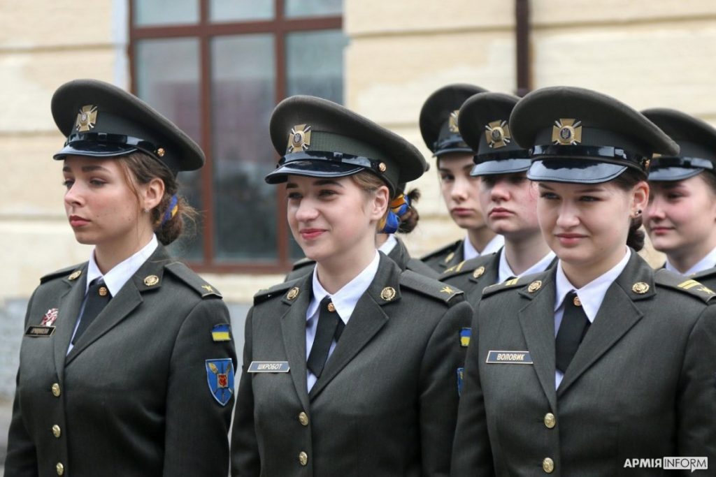 Впервые среди выпускников военного лицея им.И.Богуна - девушки 1